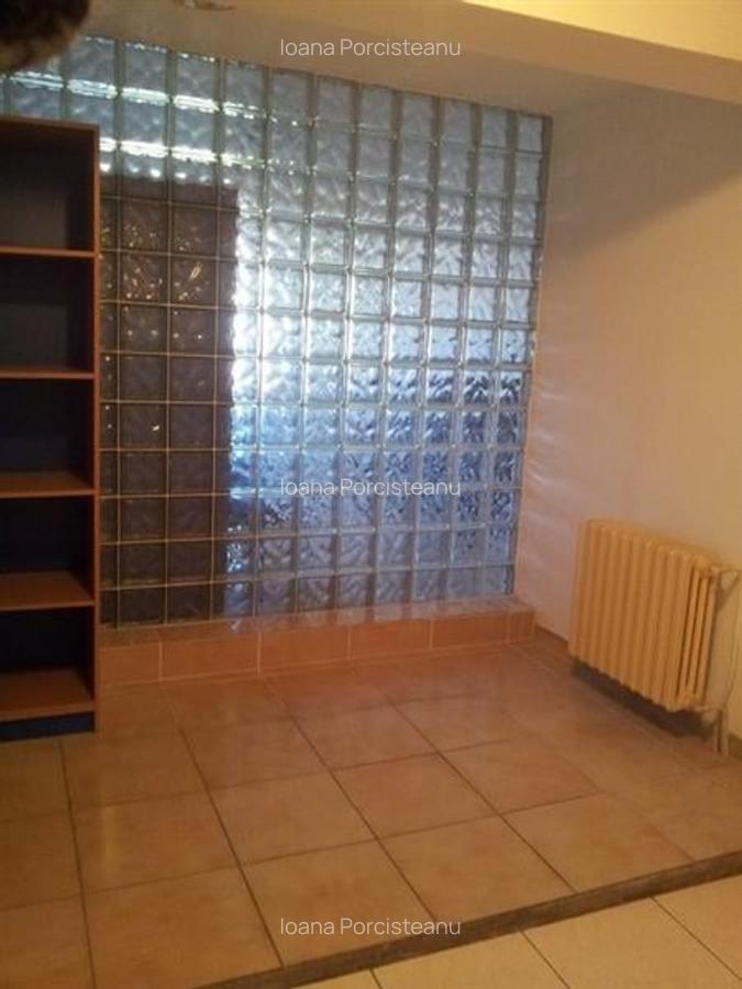 Apartament cu 4 camere semidecomandat în 1 Mai - 9