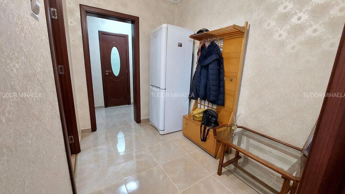 13 Seprembrie,Panduri, metrou Academia Militara la 800m - 2