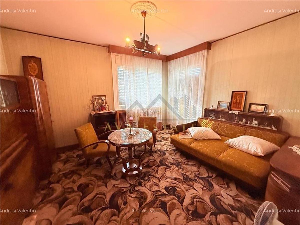 Casa individuala 9 camere, 3 bai, garaj, teren 350 mp - Zona Cetatii/ Hotel MERC - 12 Casa individuala 9 camere, 3 bai, garaj, teren 350 mp - Zona Cetatii/ Hotel MERC - 12