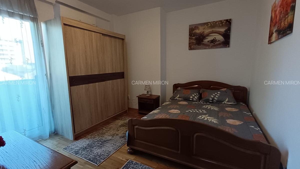 Apartament cu 3 camere semidecomandat, mobilat în Central - 2