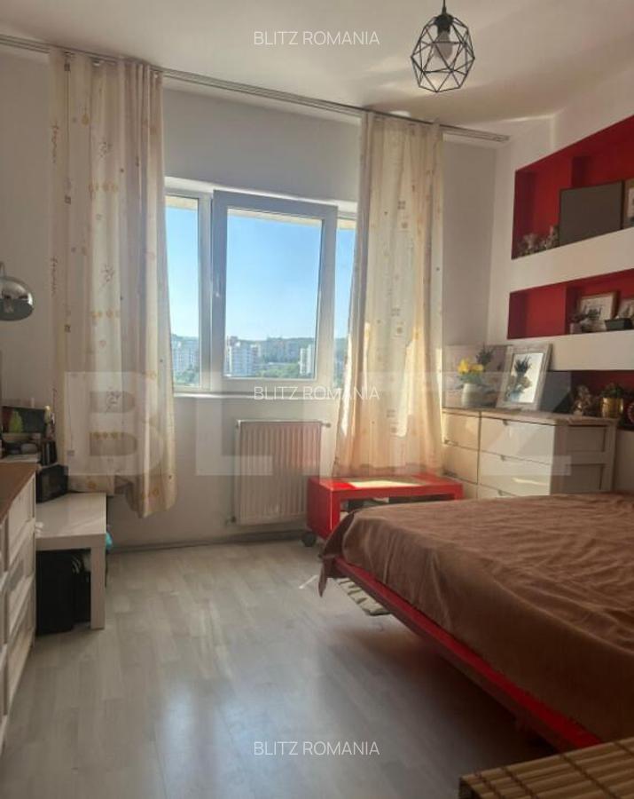 Apartament 4 camere, 2 bai, balcon, 81 mp, zona excelenta M - 4