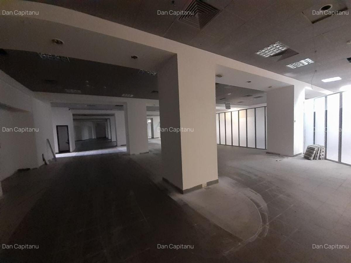 Spațiu comercial, 2000 mp în P-ța Unirii - 2