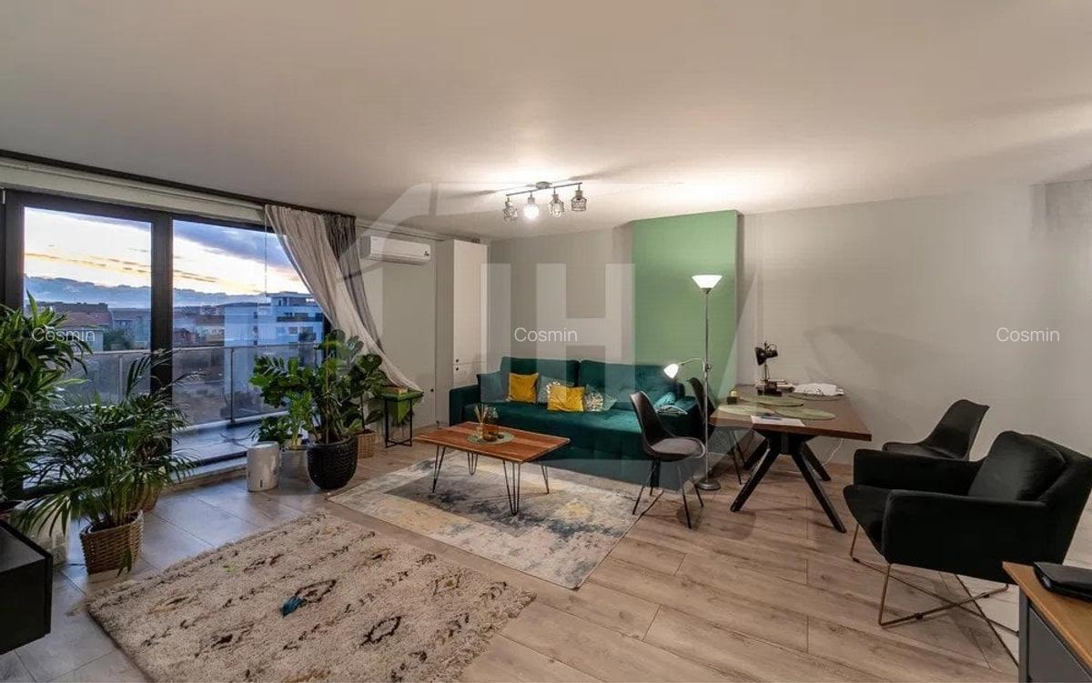 Apartament cu 3 camere semidecomandat în Central - 1