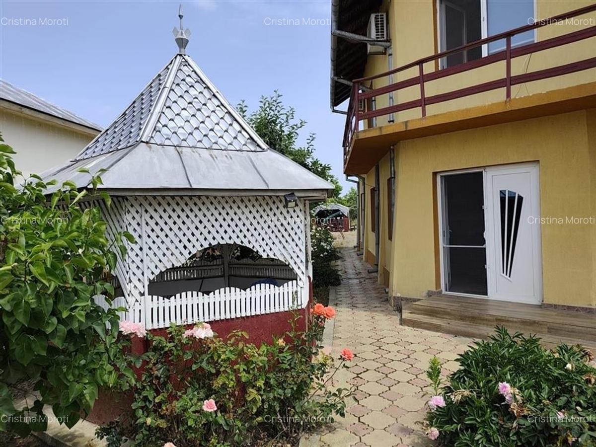Proprietate spatioasa de vanzare in Gaesti, Dambovita - ideala pentru locuit sau - 8