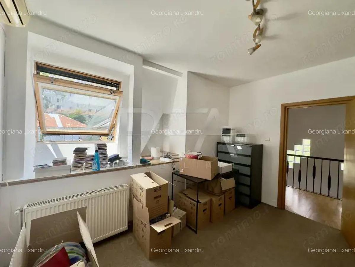 Vila 6 camere, Titulescu, Curte ?i zona de relaxare Metrou la 7 minute - 15