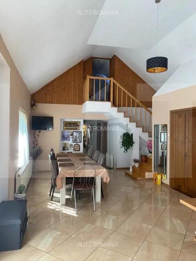 Vila spa?ioasa cu 5 dormitoare ?i curte de 730 mp - 1