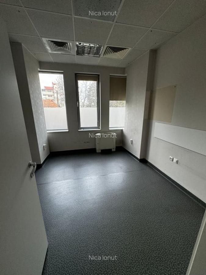 Spatiu comercial pe 2 nivele 700mp cu 20 incaperi si 10 bai pretabil clinica - 3