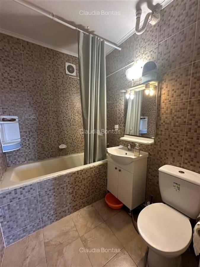 Apartament cu 3 camere semidecomandat în Central - 3