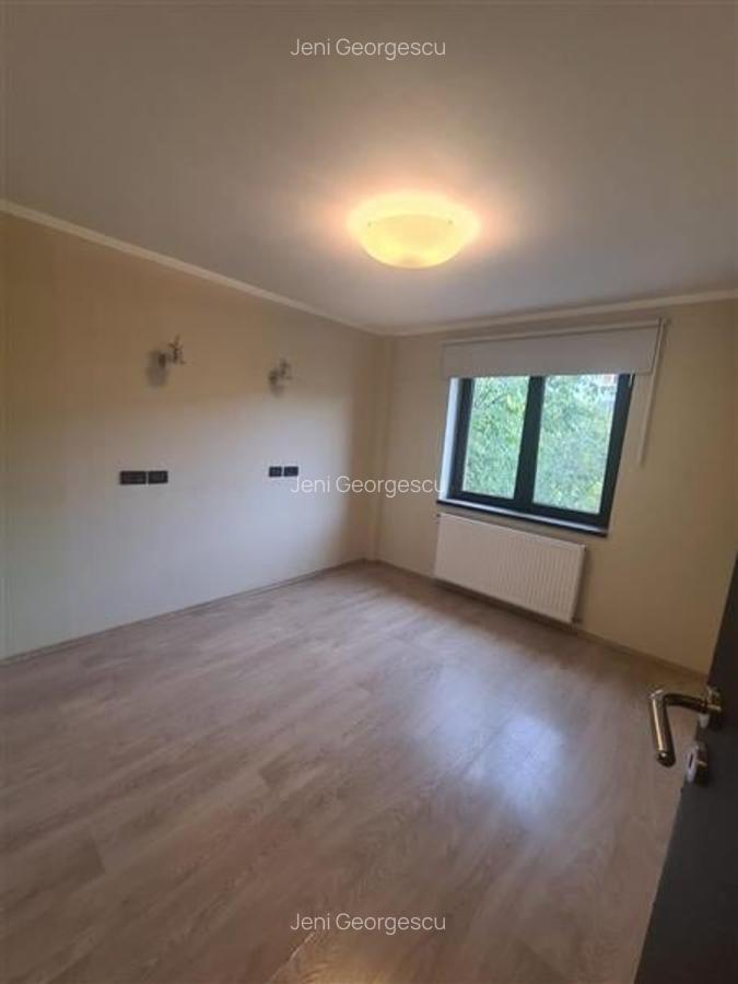Dristor, 3 camere, bl. 1985, dec. renovat, loc parcare, boxa. et5/10., Parc. - 2