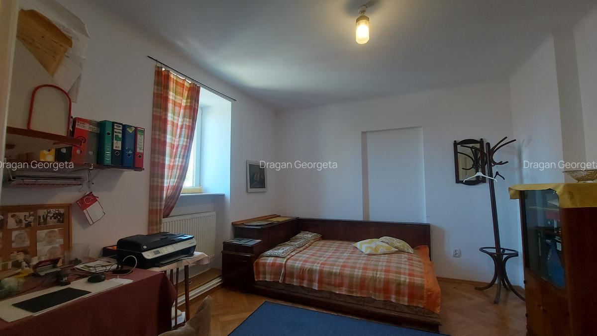 UNIRII-CURTEA DE APEL vanzare  5 camere - 25