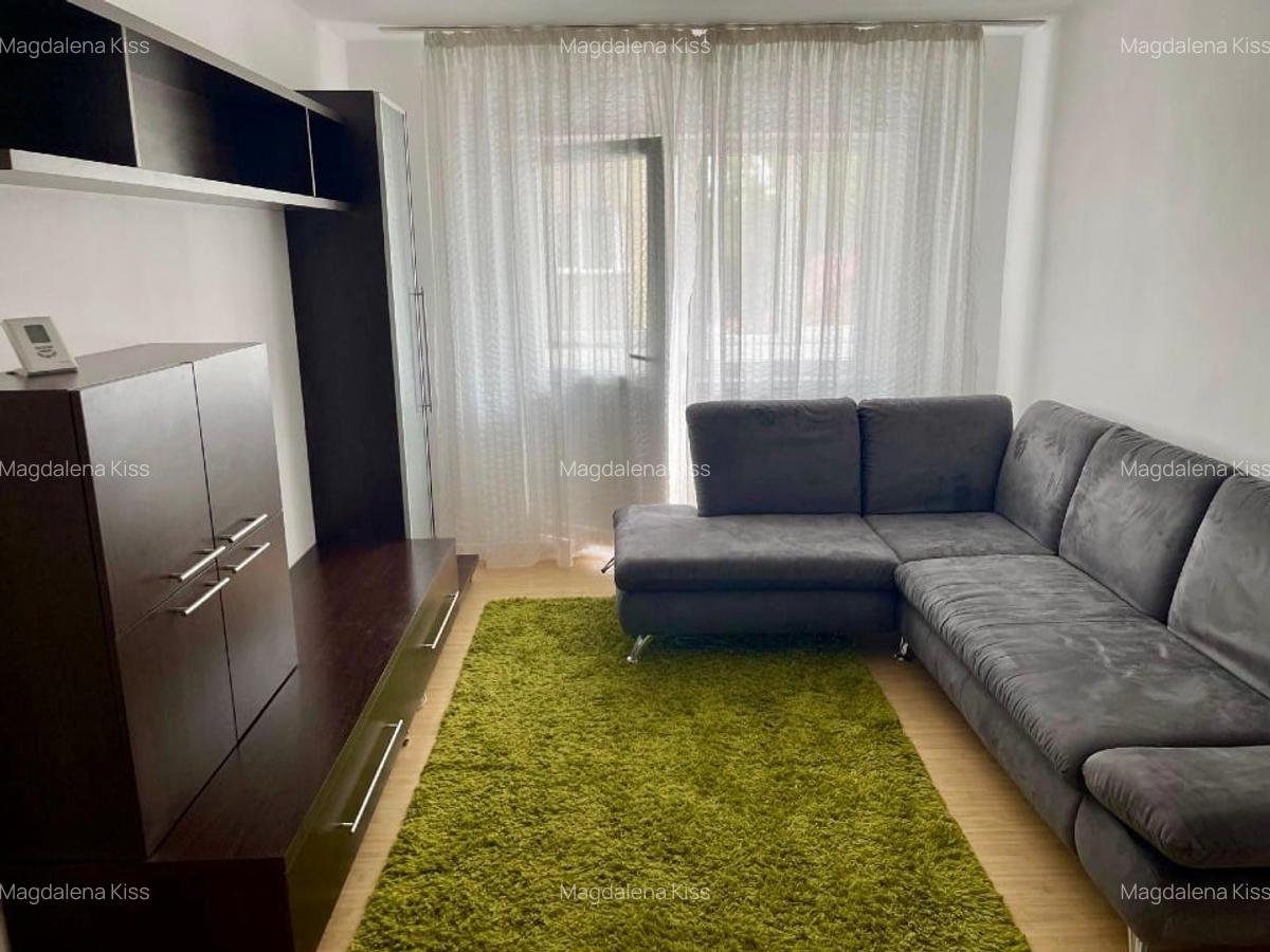 Ofer spre inchiriere ap. 4 camere decomandate - 2