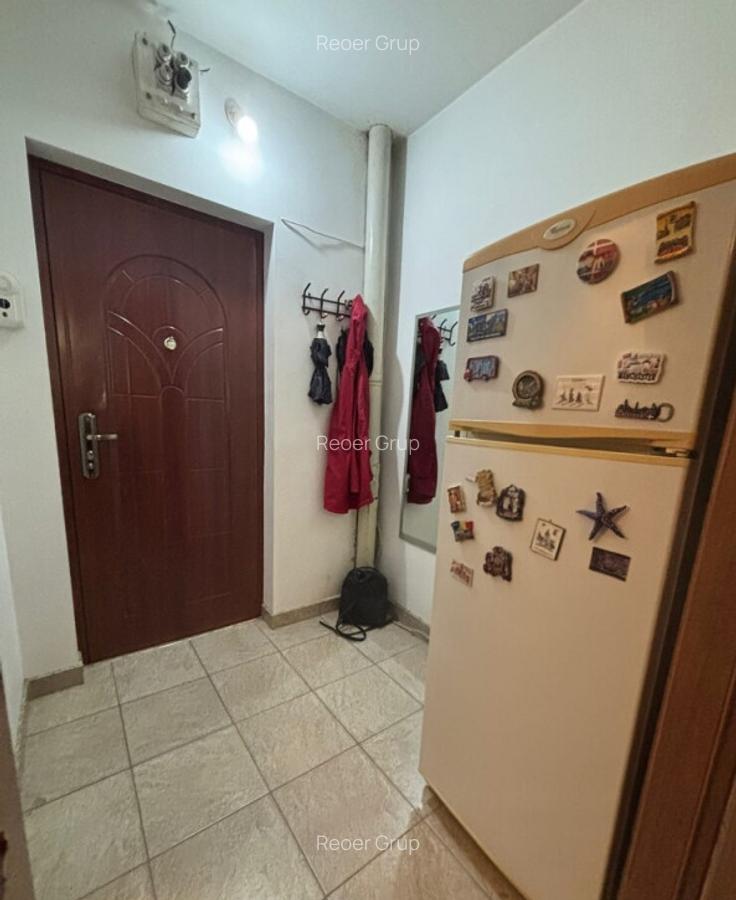 DEMOCRATIEI - gars.cf1,sd,p/4 cu balcon,G,F,T - 38900 euro - 6