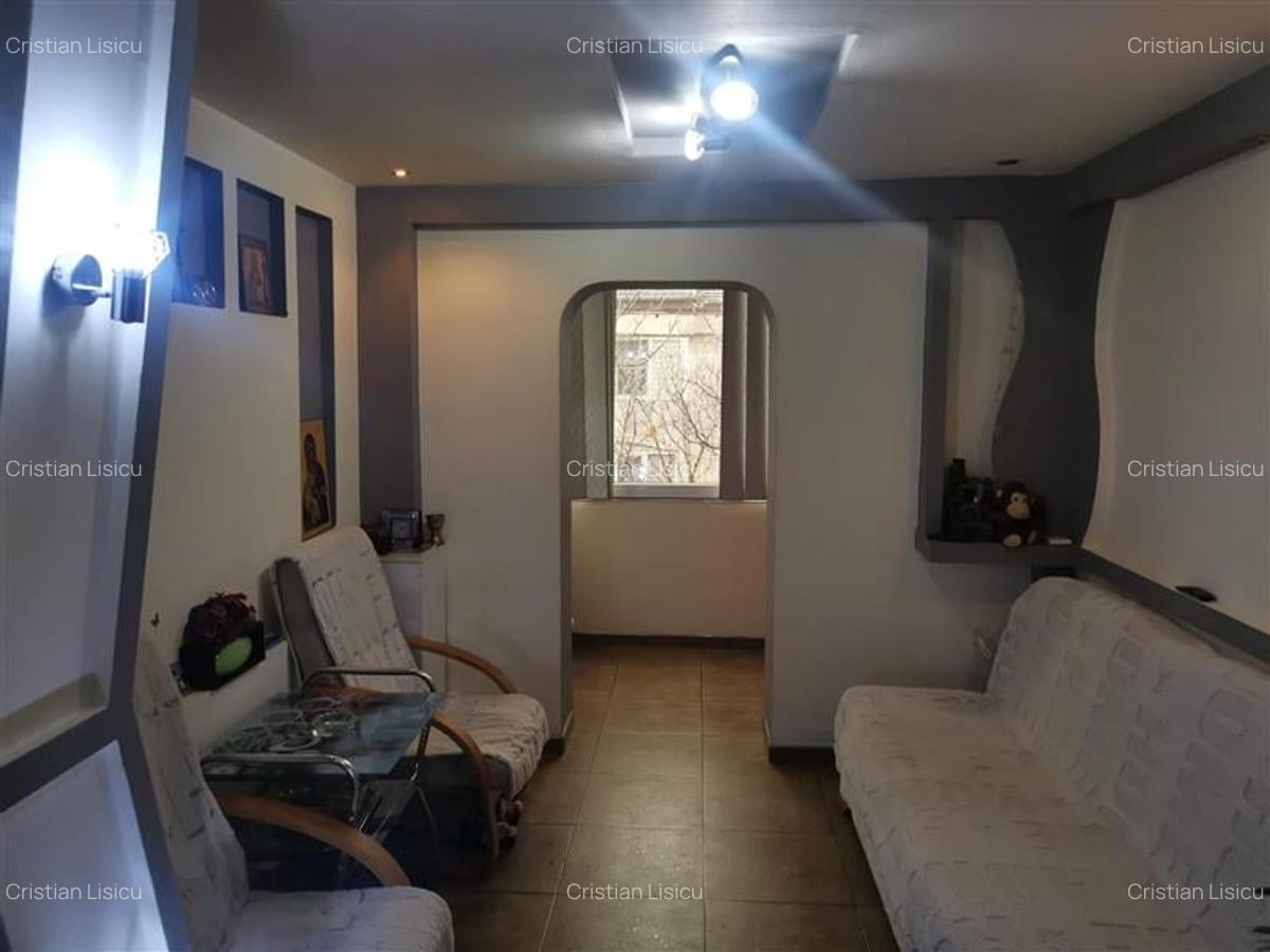 Apartament 2 camere decomandat etaj 4 zona Lipovei - 2