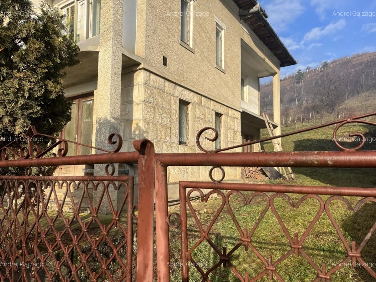 Teren cu casa renovabila in Suceag - 12