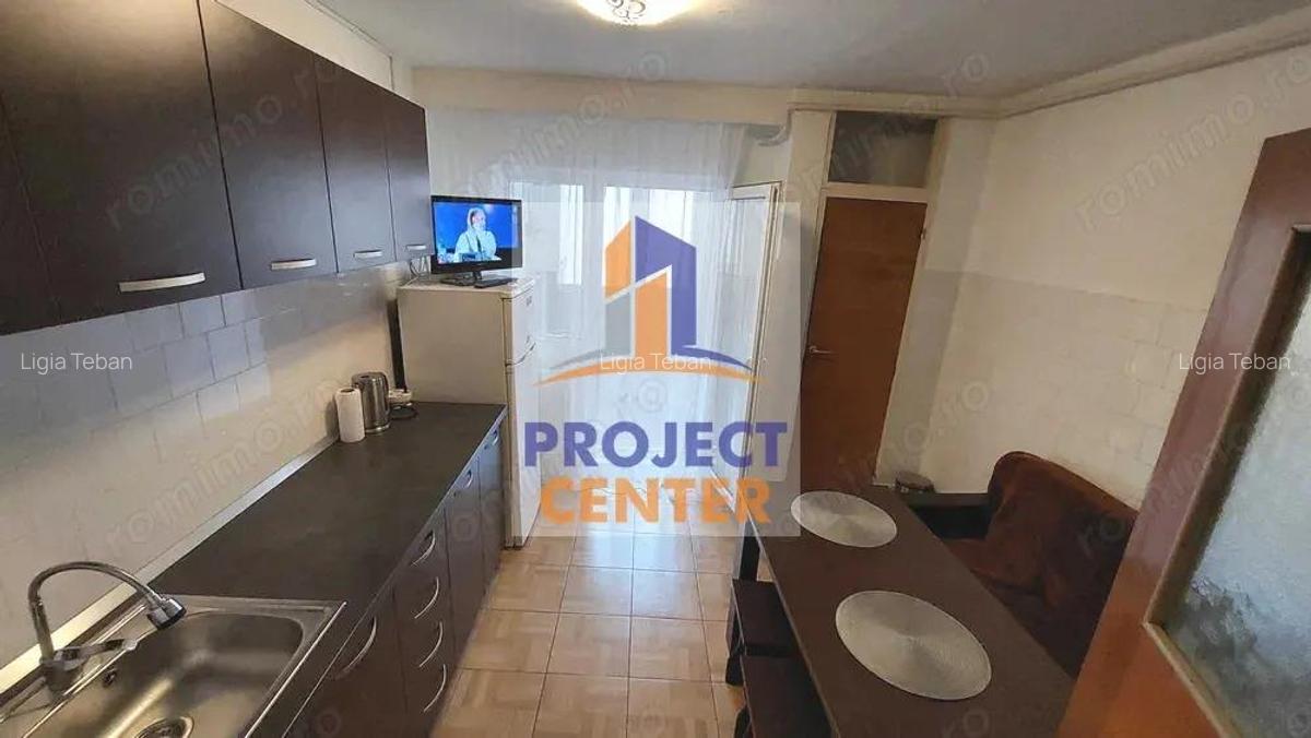 Apartament 2 camere, semidecomandat, Fratii Golesti, et. 2 - 3 Apartament 2 camere, semidecomandat, Fratii Golesti, et. 2 - 3