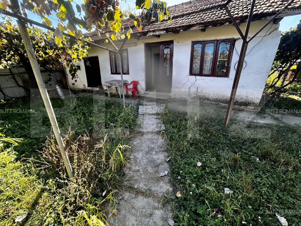 Doua casa de vanzare, teren intravilan 1773 mp, zona Stolojani - 5