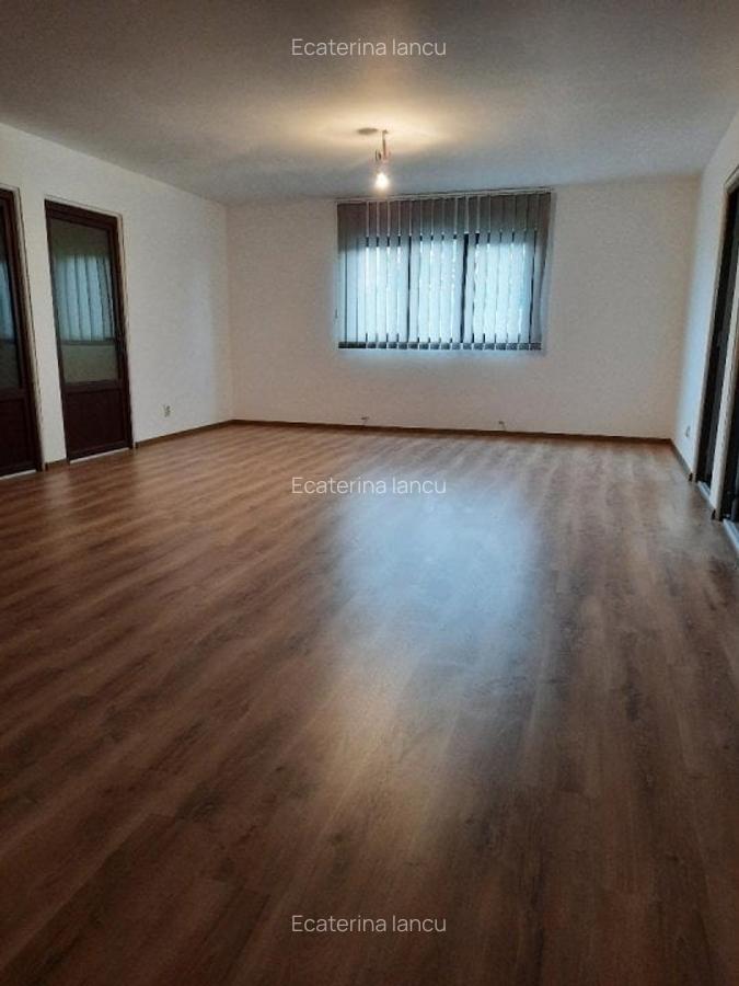 Casă cu 6 camere în Românești - 11