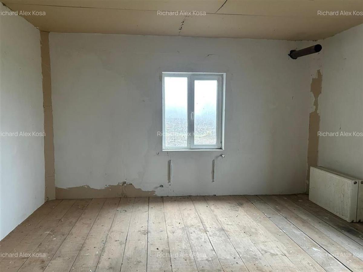 RECO casa Inand la rosu cu teren imens - 18