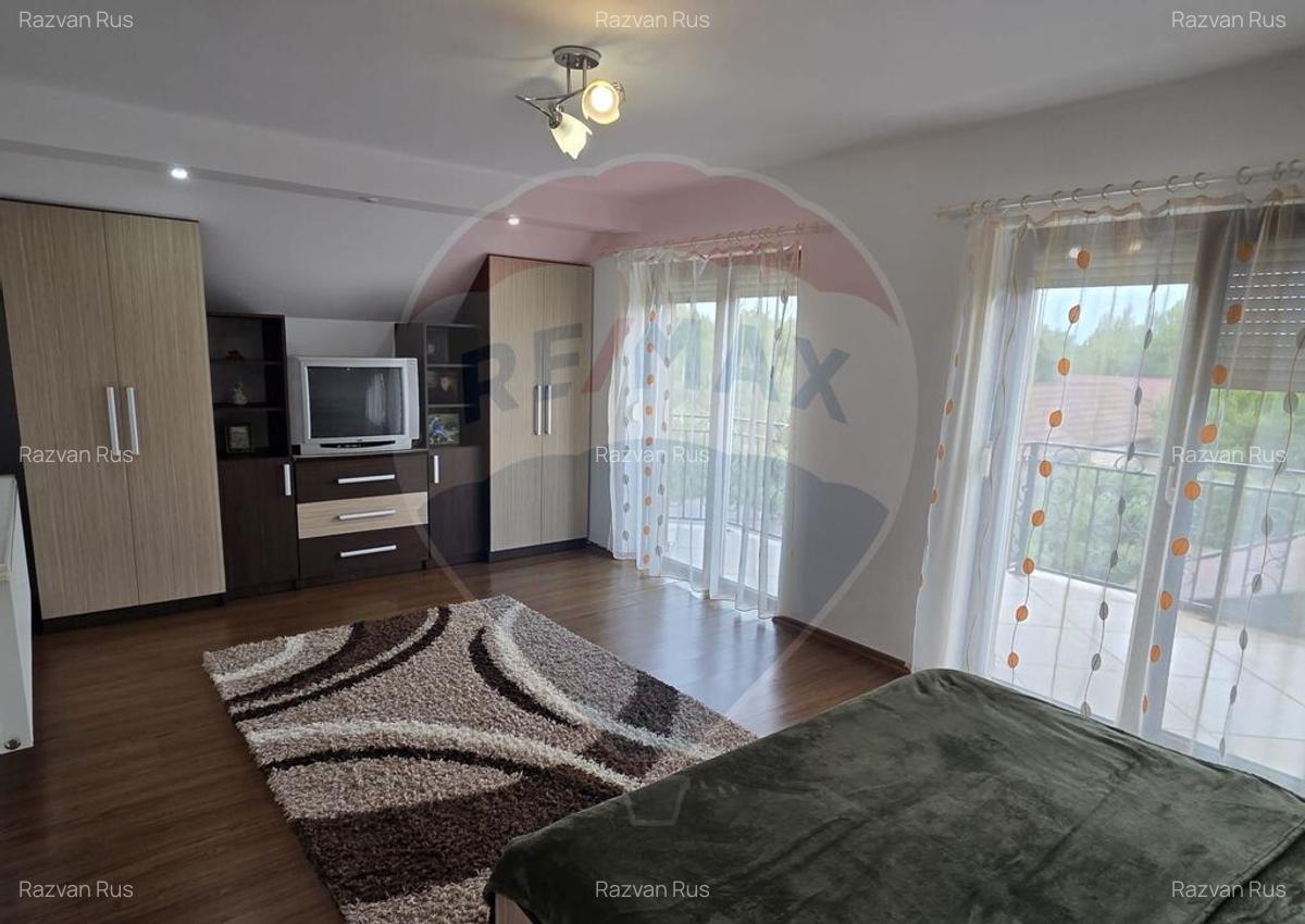 Casa de vis cu 4 dormitoare intr-o zona linistita din Sa... - 7