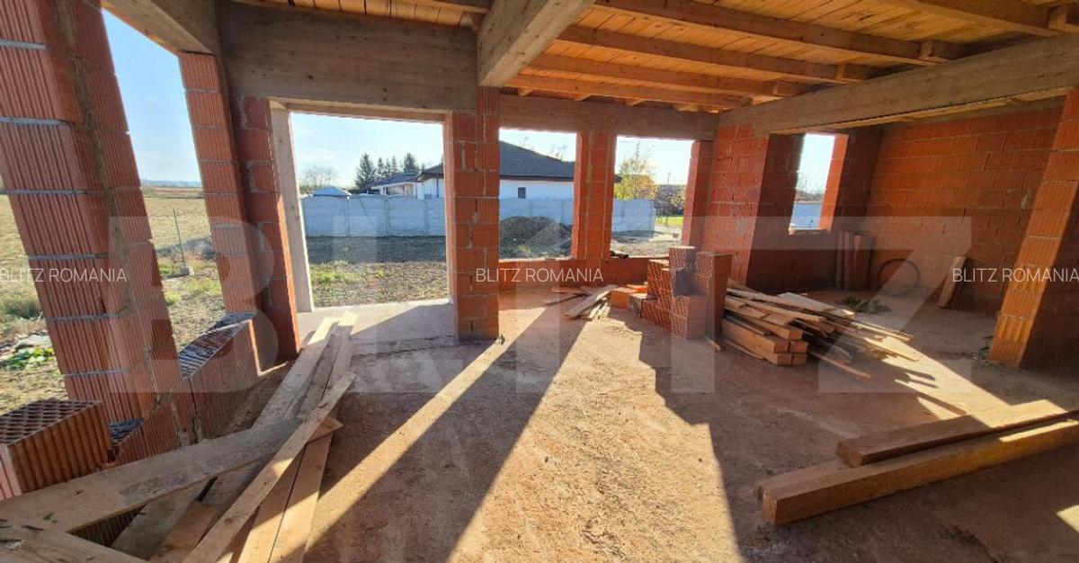 Casa la rosu, 3 camere, 145,31 mp utili, 715 mp teren, zona - 10