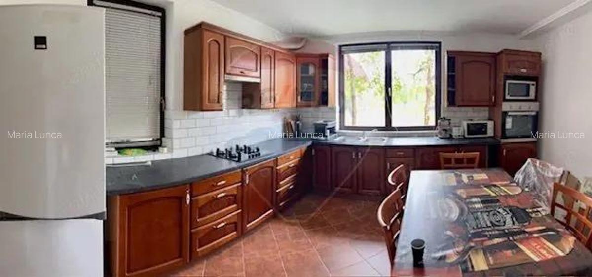 Casa / Vila cu 4 camere de vanzare - 3