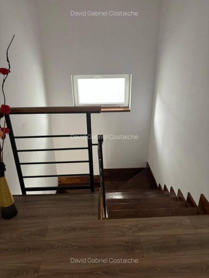Casa cu 5 Camere in Dezmir - 13