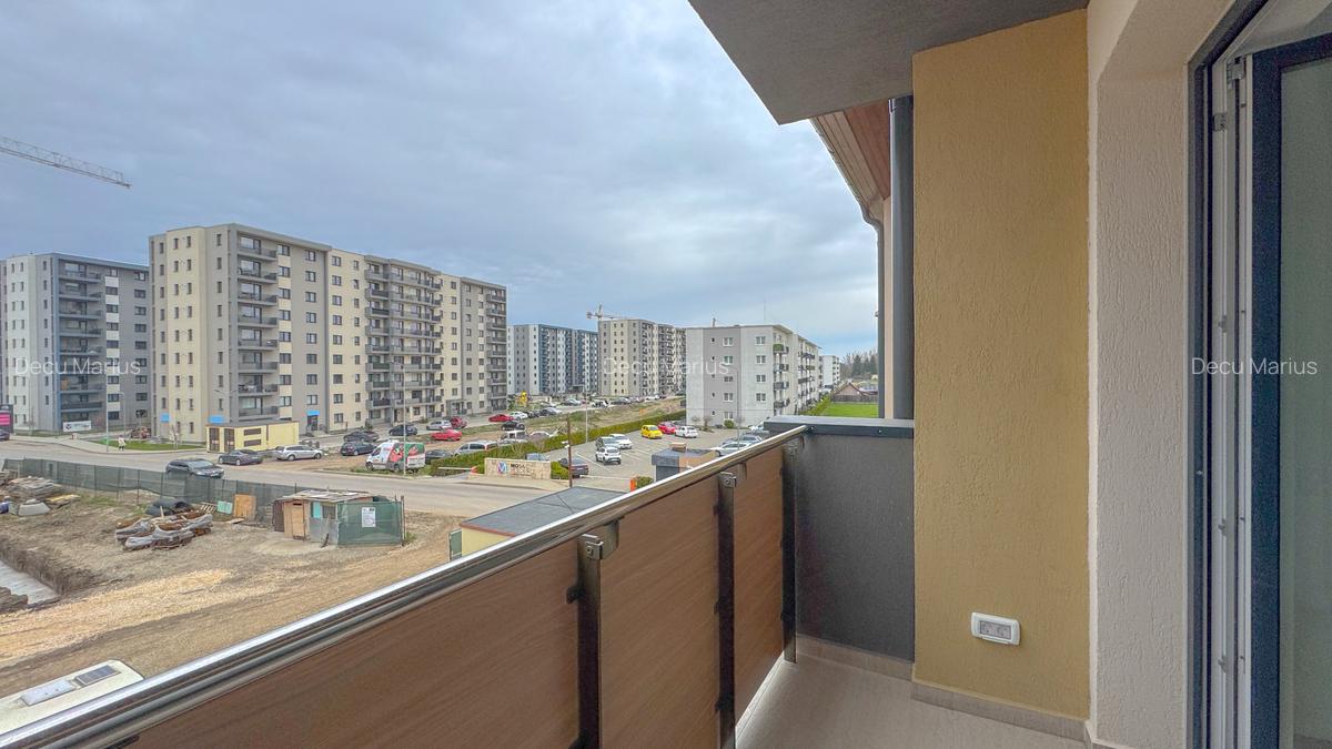 Apartament cu 3 camere decomandat în Tractorul - 2