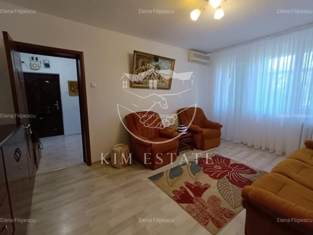 De vanzare apartament  3 camere Tomis 3 - 4