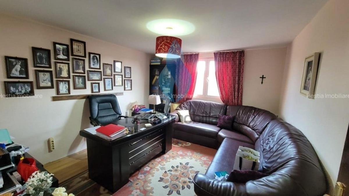 Casă cu 8 camere în Sărărie - 3