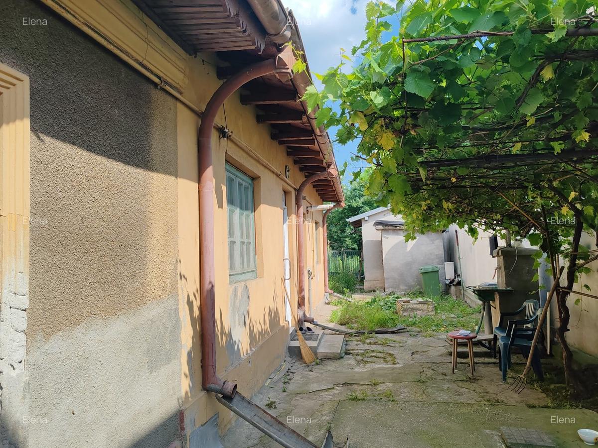 Chiajna casa veche cu teren stradal in centru - 3