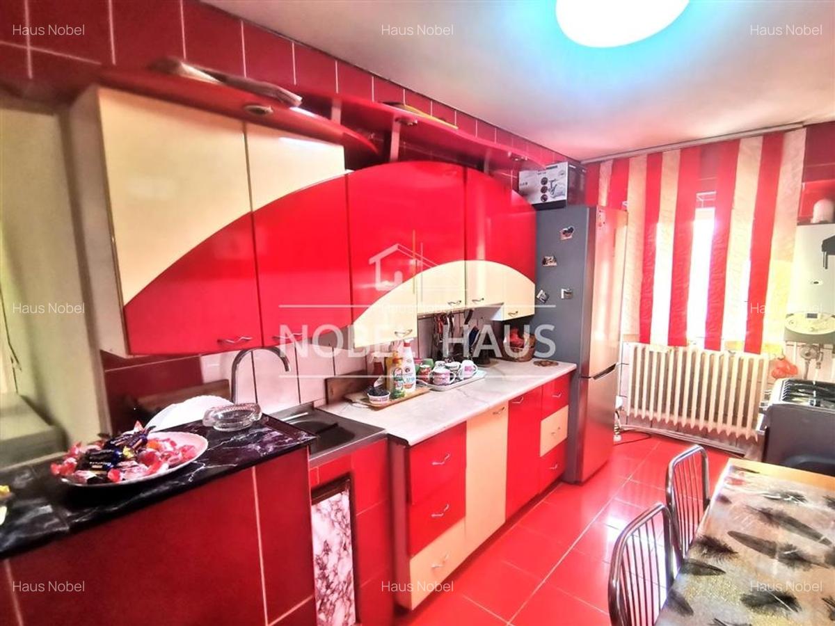 Apartament 3 camere, et 4, decomandat, Barlad, zona Gara - Recumed - 3