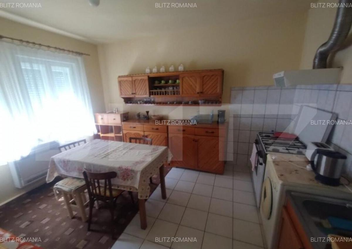 Casa 3 camere,120mp utili,1300 mp de teren intravilan,zona S - 13
