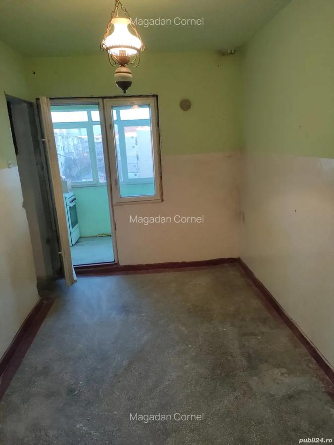 Vand apartament 2 camere Petro?ani - 3
