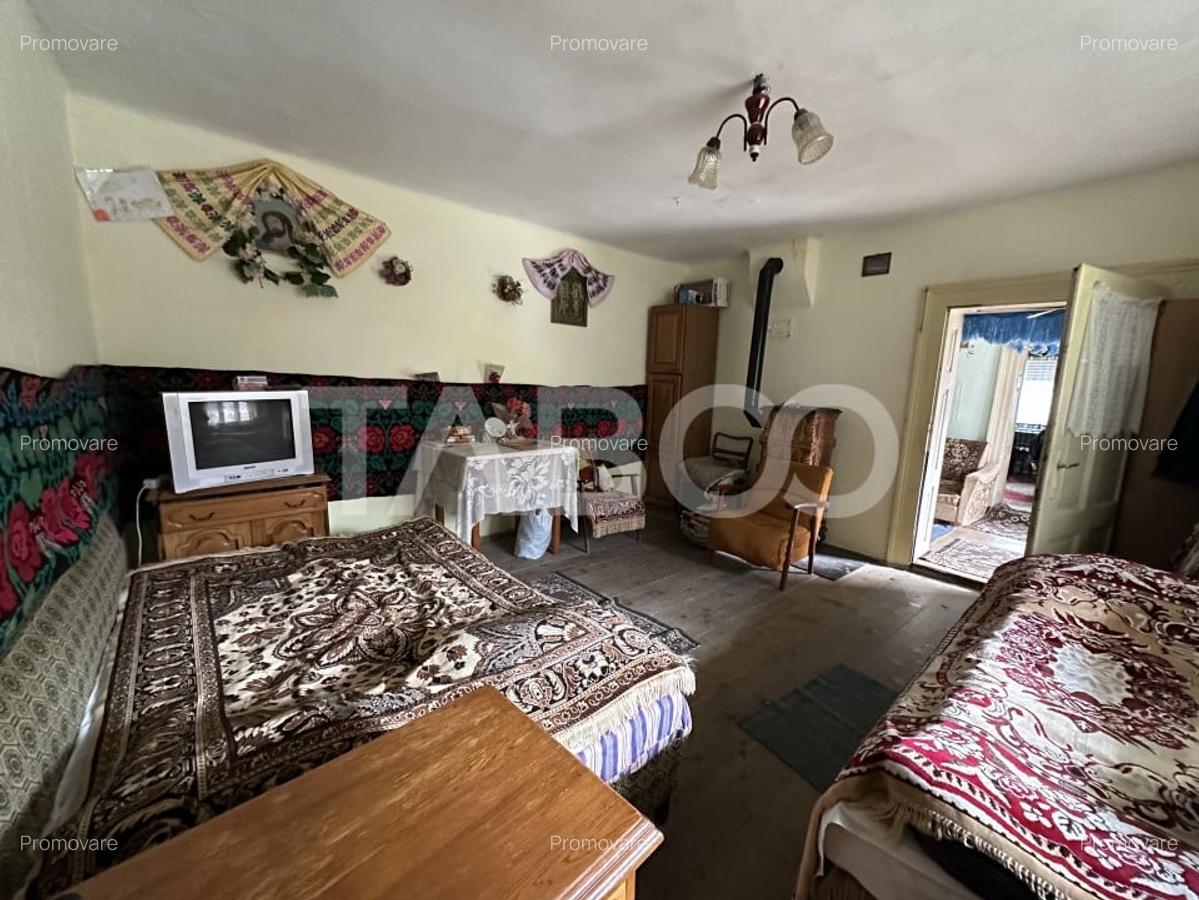 Casa cu gradina 3 camere anexe gospodaresti 5702 mp teren in Gura Vaii - 7