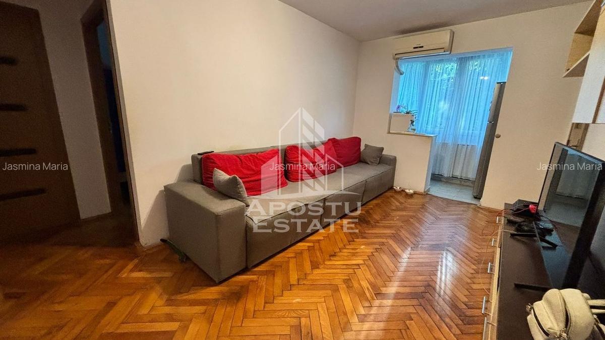 Apartament cu 3 camere in zona Sagului, centrala termica, etajul intai - 1