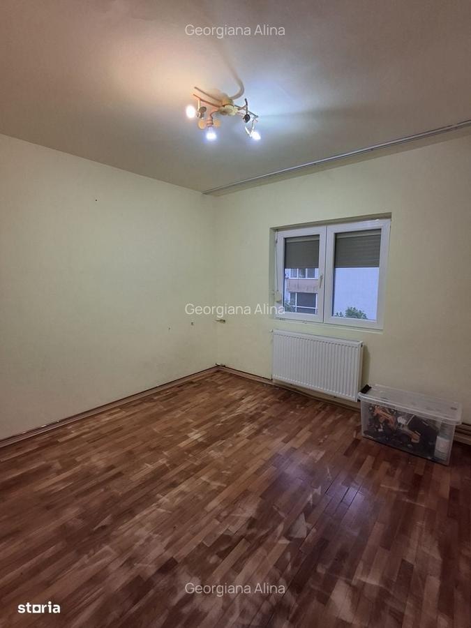 Apartament cu 3 camere decomandat în Aradului - 3