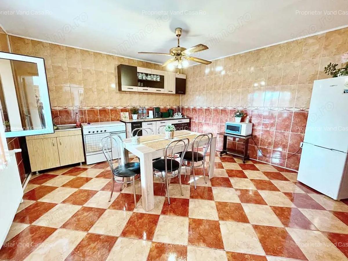 Vila P+2 cu 4 Apartamente / Spa?iu Comercial PROPRIETAR - 2