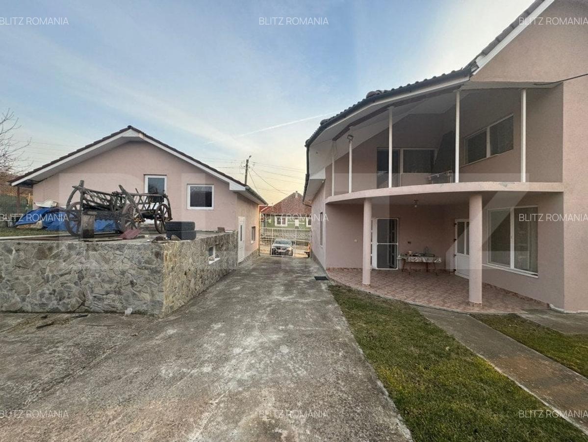 Casa de vanzare, cu 6 camere, 200 mp, zona Hotar - 1