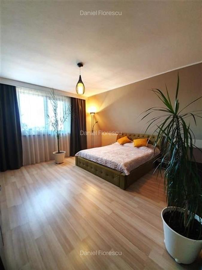 Apartament cu 4 camere decomandat în Tractorul - 4