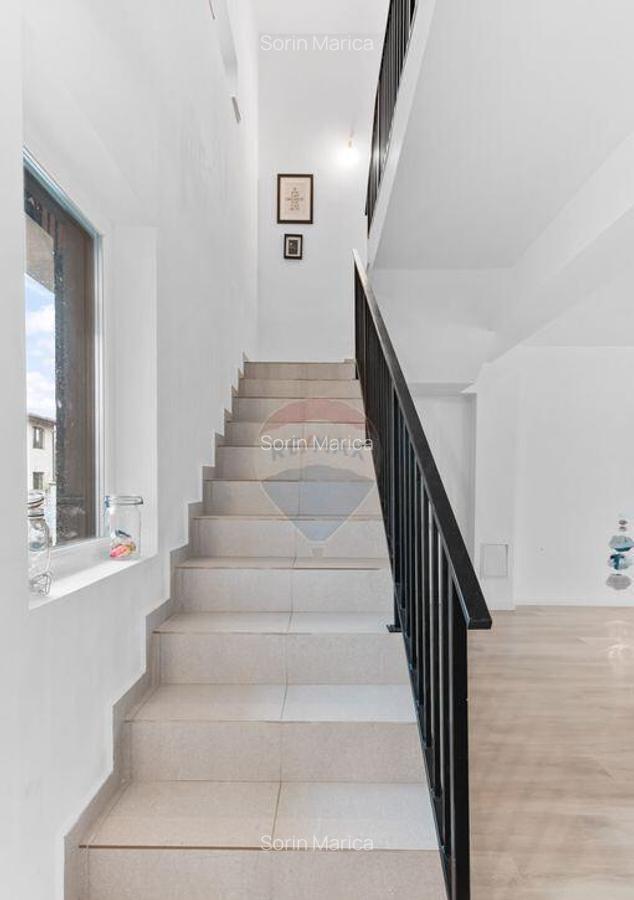 VANZARE Casa / Vila moderna cu 4 camere si curte Dragom... - 22