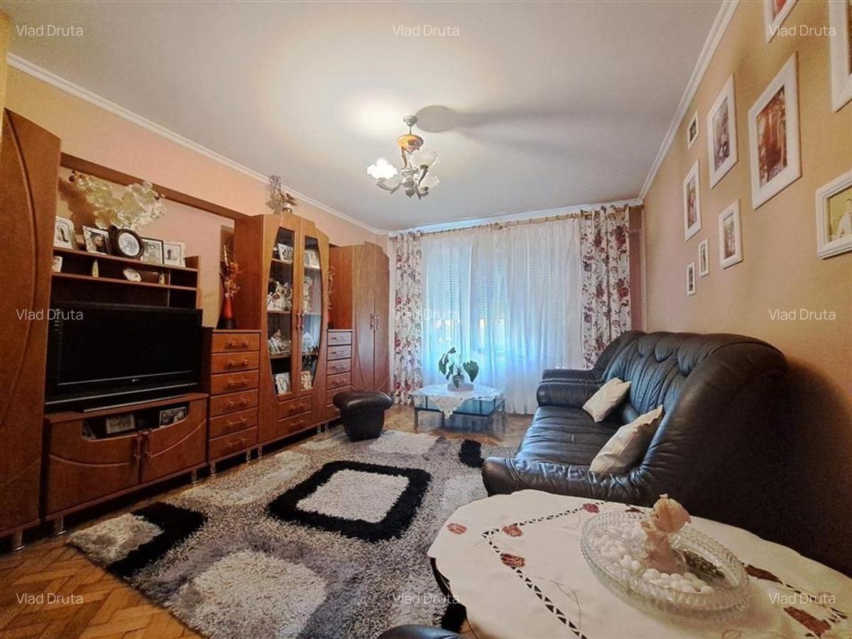 Apartament cu 3 camere decomandat în Central - 2