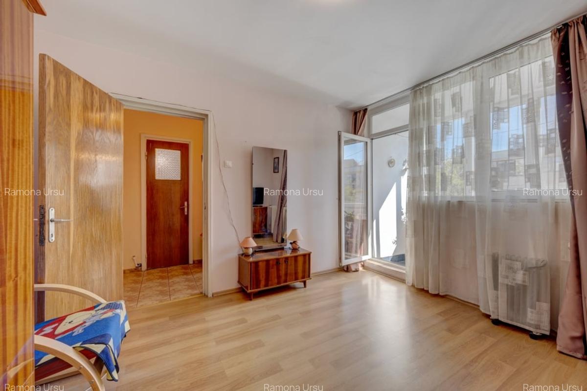 Apartament 3 camere decomandat Titan, Pta. 1 Decembrie - 5