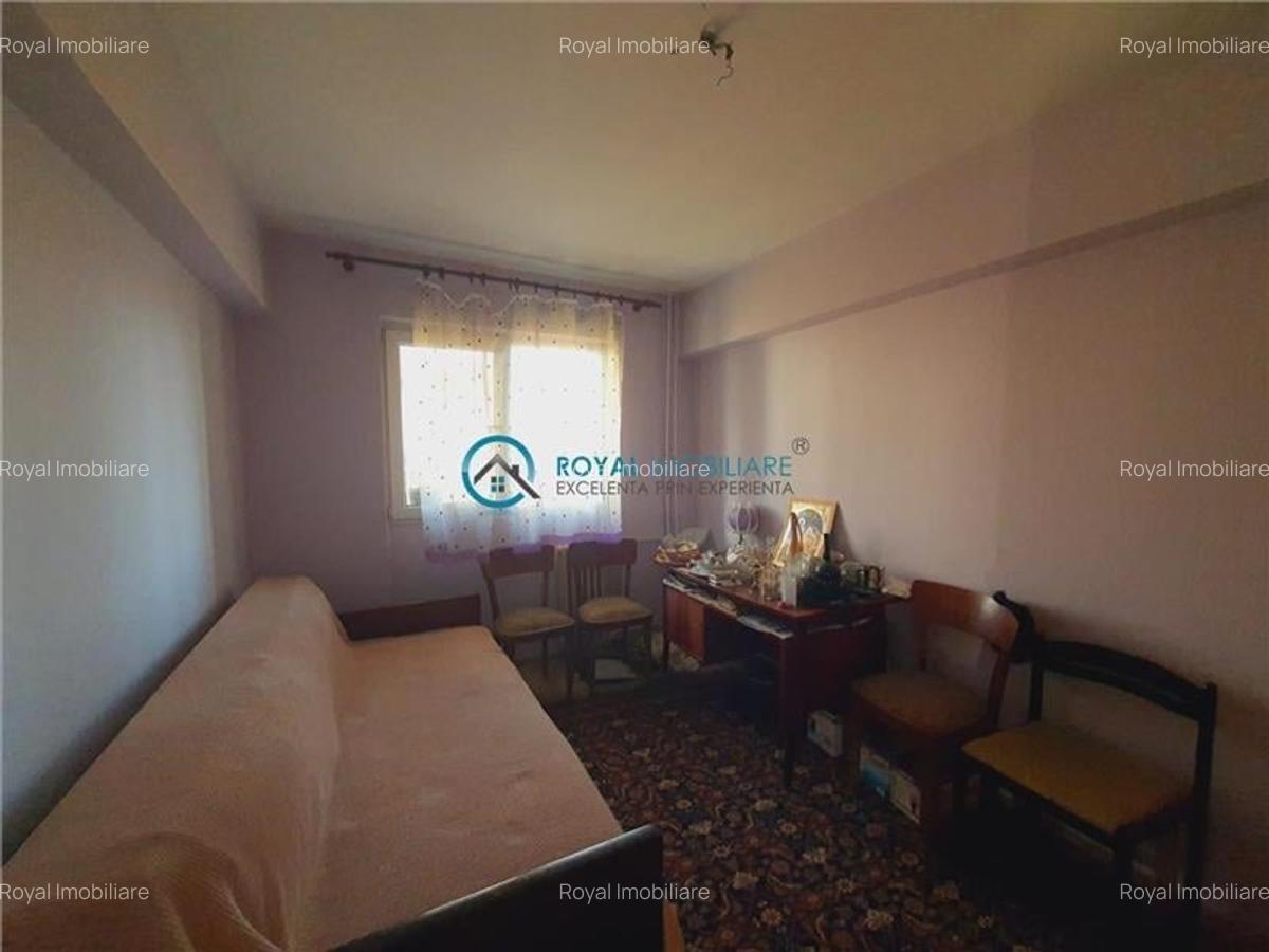 Royal Imobiliare - Vanzare apartament 3 camere zona Republicii scoala 14 - 2