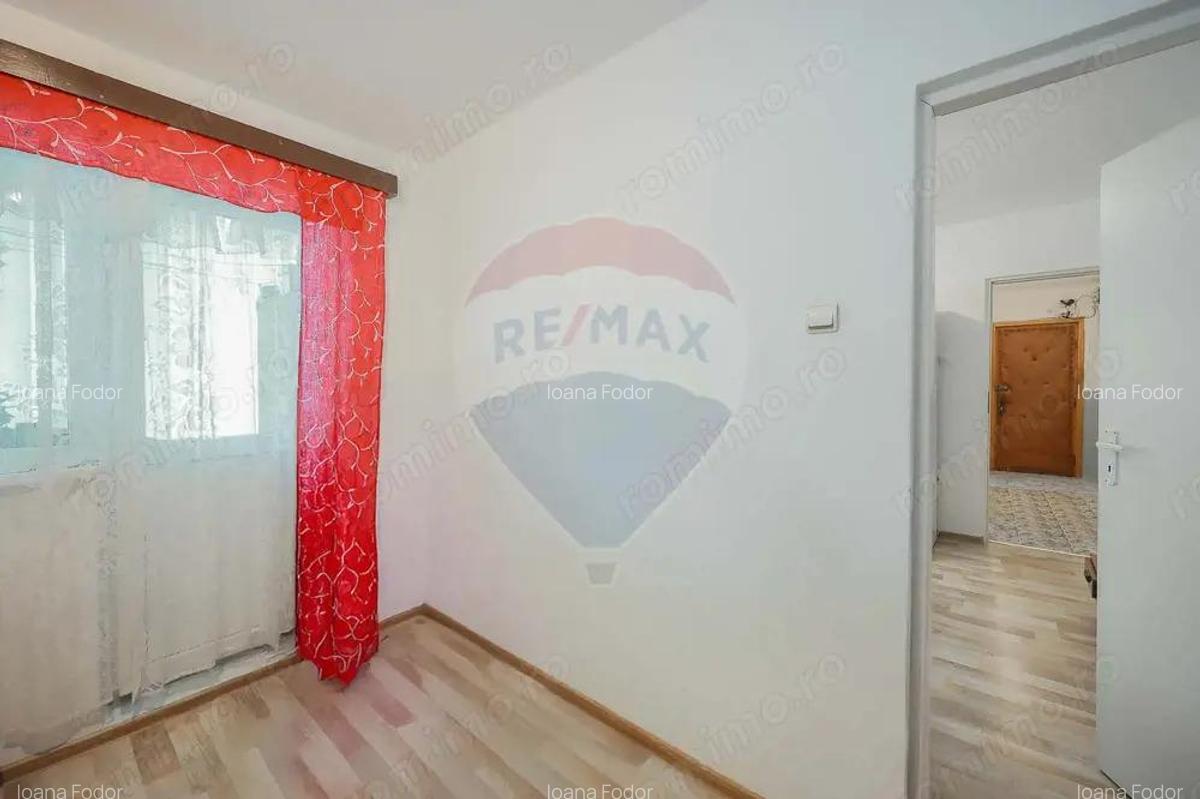 Apartament cu 2 camere de vanzare, etaj 1, in zona Rogerius - 8