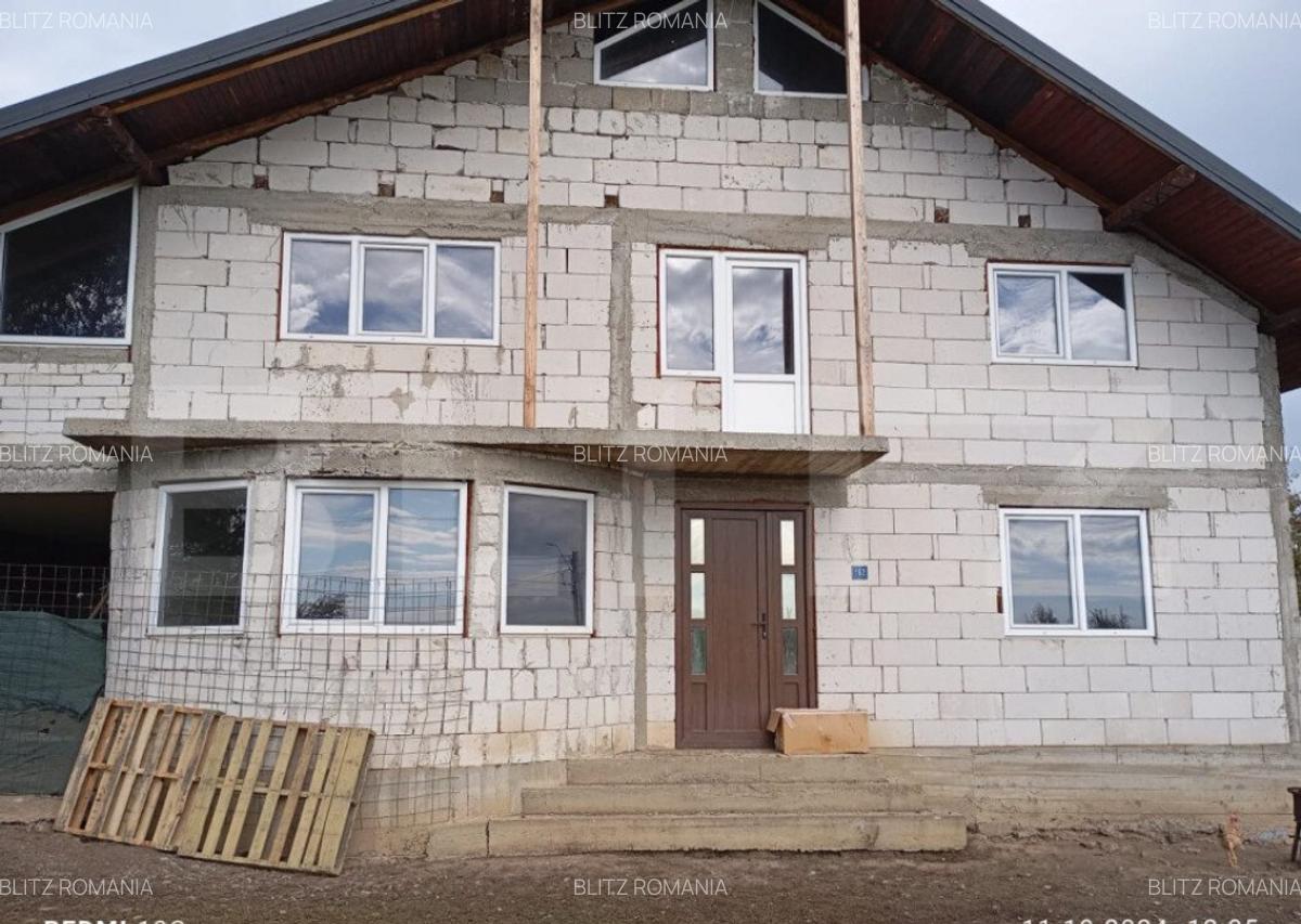 Casa individuala, la rosu, 3 camere, 226 mp, 500 mp de teren - 1