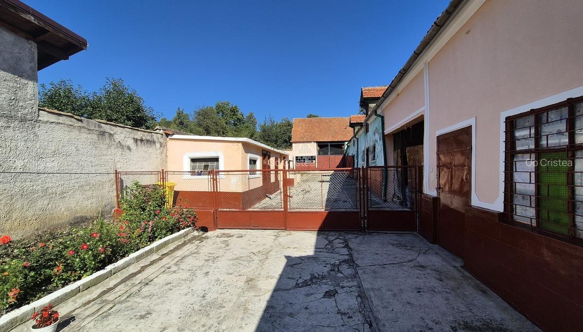 SC VIMAK vinde casa saseasca in loc.Maierus,Brasov . - 2