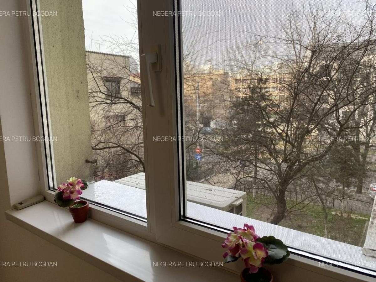 Romana,renovat nou,curat,cu spatii de depozitare. - 14