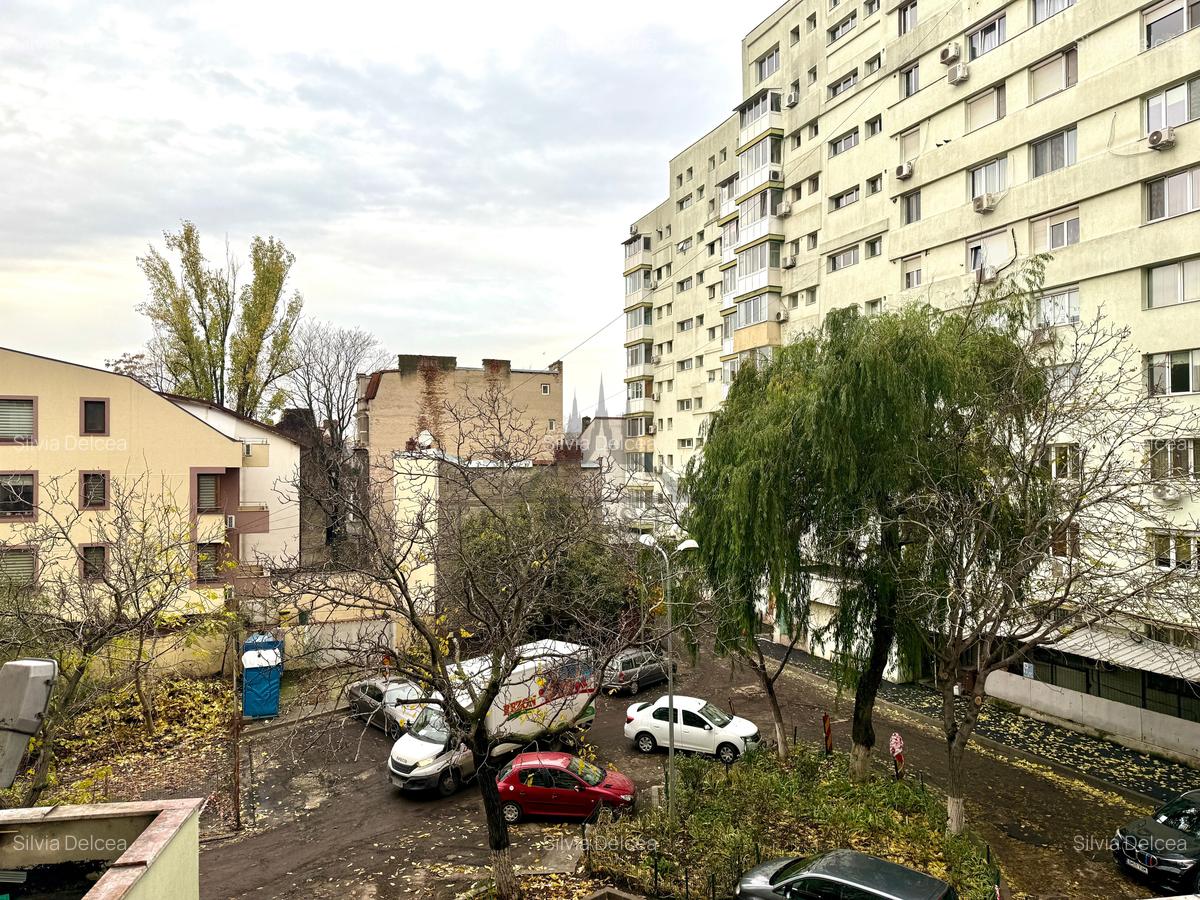 Garsoniera Banu Manta cu vedere pe spate - 11