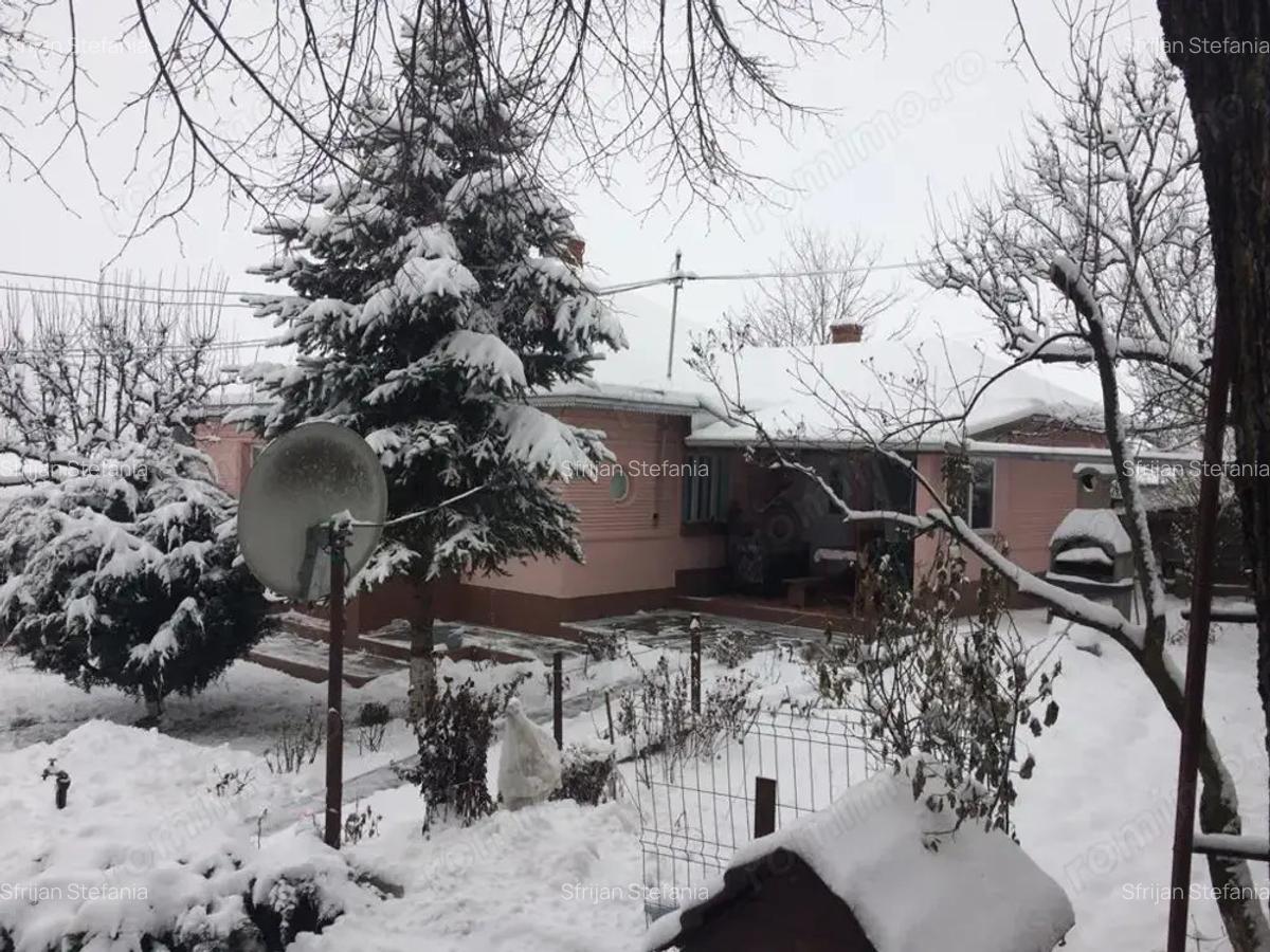 Casa cu anexe si teren - 2