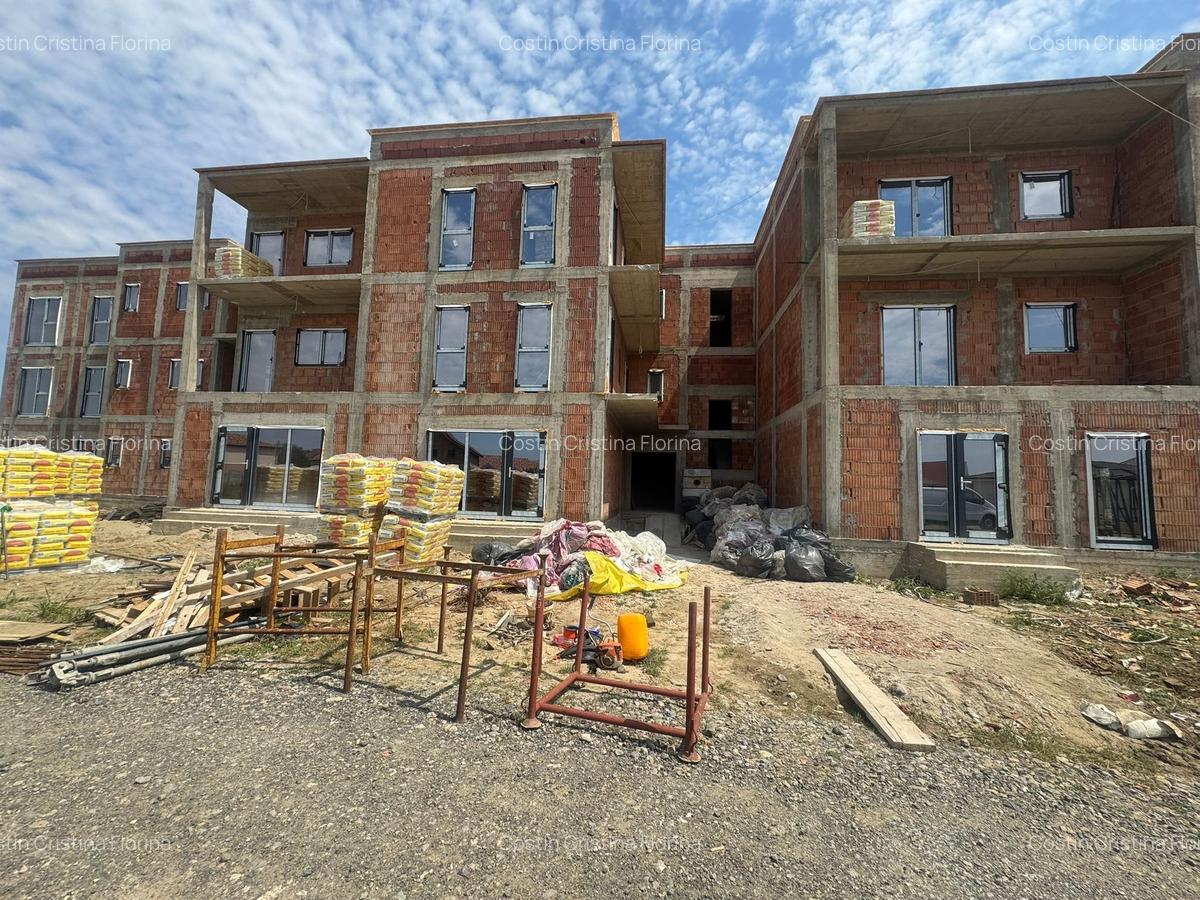Apartament cu 2 camere semidecomandat în Moșnița Nouă - 1